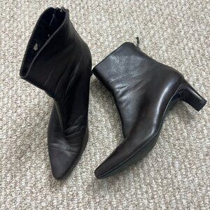Stuart weitzman brown ankle boots size 5.5